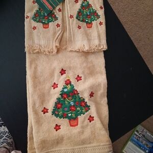 Festive Christmas Tree Towel Set